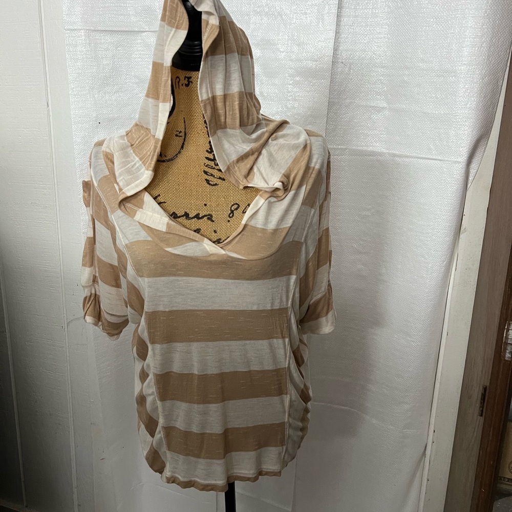 Tan and white Short sleeve striped T-shirt with hood